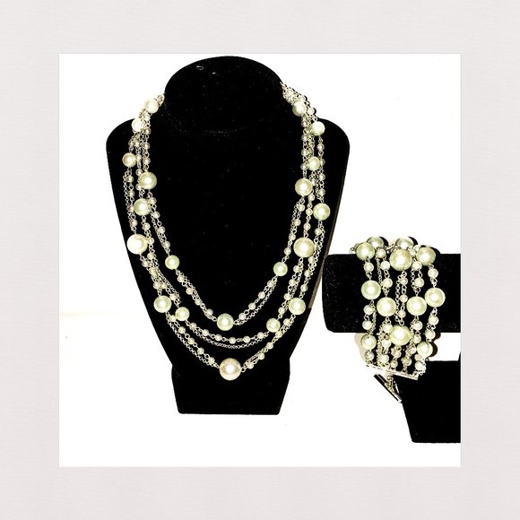 White House Black Market Jewelry - White House Black Market Necklace and Bracelet Set